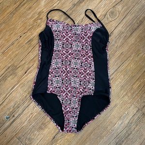 Catalina Women’s Swimsuit Size Medium